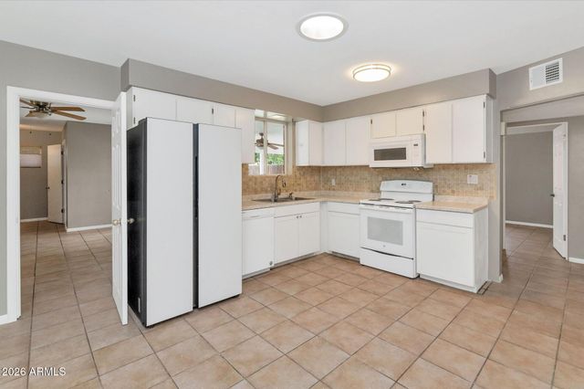1127 S UNA Avenue, Tempe, AZ 85281
