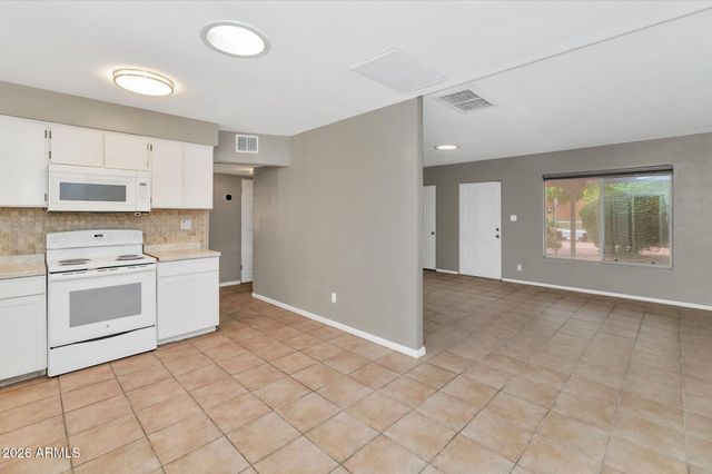 1127 S UNA Avenue, Tempe, AZ 85281