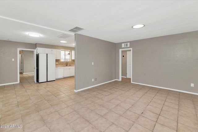 1127 S UNA Avenue, Tempe, AZ 85281