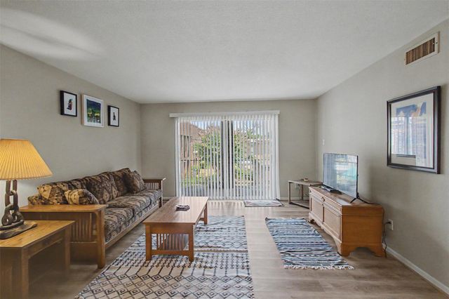 7575 Katy Freeway 93, Houston, TX 77024