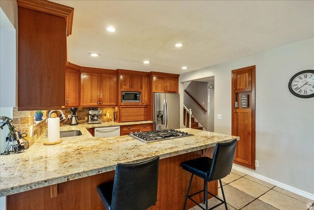 5883 S HOMESTEAD CT, Murray, UT 84107