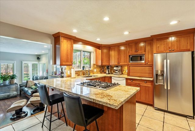 5883 S HOMESTEAD CT, Murray, UT 84107