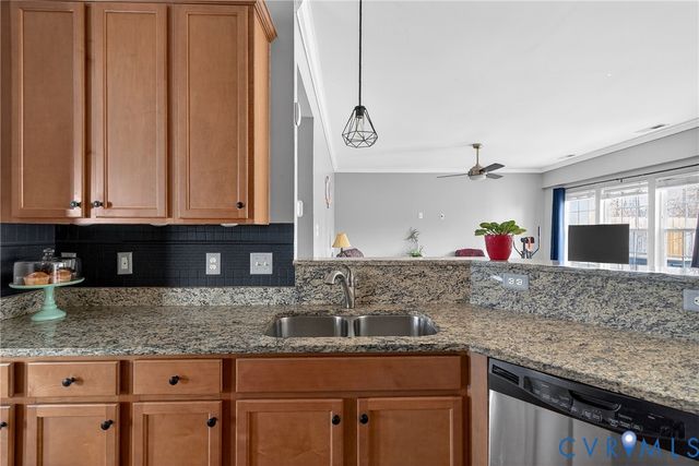 3606 Avocado Dr, Midlothian, VA 23112