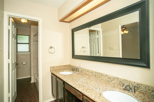 2019 W Nathan Lowe Road, Arlington, TX 76017