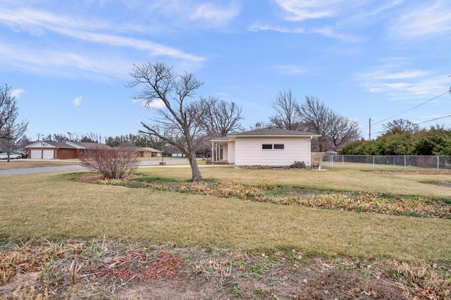 1 Leonard Ct, Newton, KS 67114