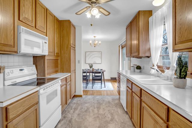 1 Leonard Ct, Newton, KS 67114