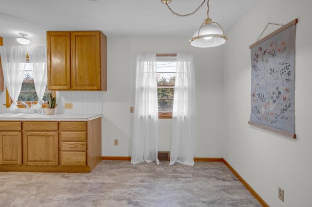 1 Leonard Ct, Newton, KS 67114