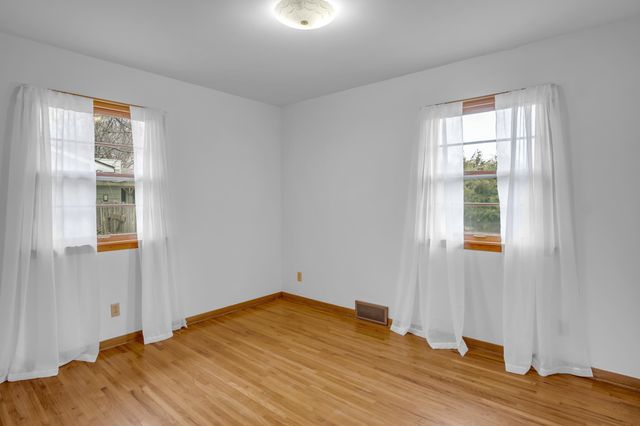 1 Leonard Ct, Newton, KS 67114