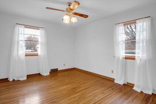 1 Leonard Ct, Newton, KS 67114