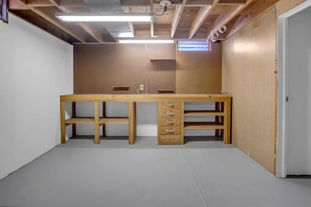 1 Leonard Ct, Newton, KS 67114