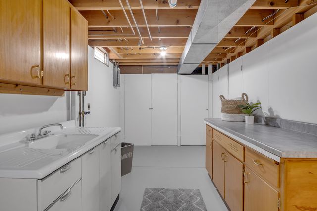 1 Leonard Ct, Newton, KS 67114