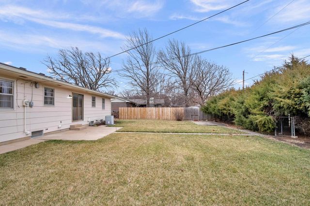 1 Leonard Ct, Newton, KS 67114