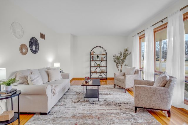 1 Leonard Ct, Newton, KS 67114