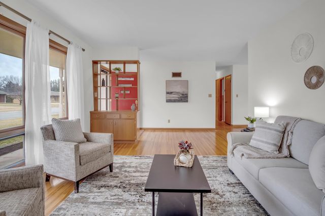 1 Leonard Ct, Newton, KS 67114