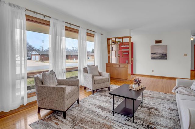 1 Leonard Ct, Newton, KS 67114