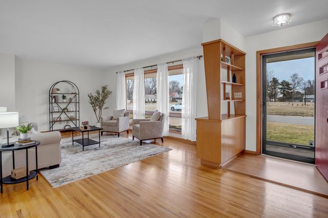 1 Leonard Ct, Newton, KS 67114