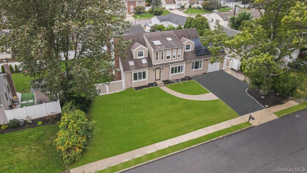 38 Hurtin Street, Port Jefferson Station, NY 11776
