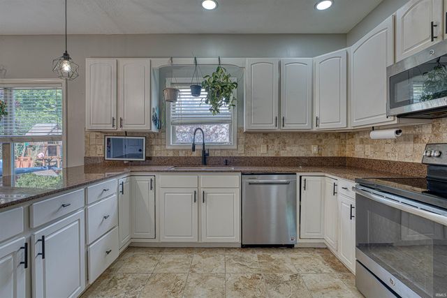 4488 Brandywine Drive, Newburgh, IN 47630