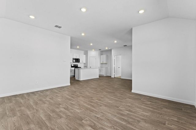 211 Las Lomas DR, San Marcos, TX 78666