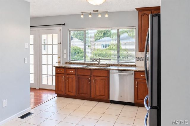 14331 Rainy Lake Drive, Chesterfield, MO 63017