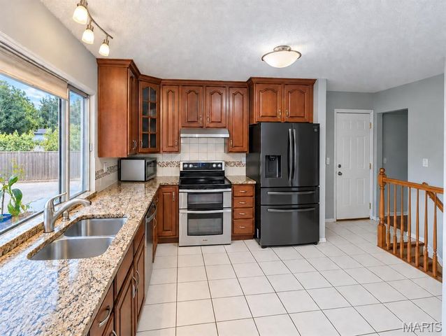 14331 Rainy Lake Drive, Chesterfield, MO 63017