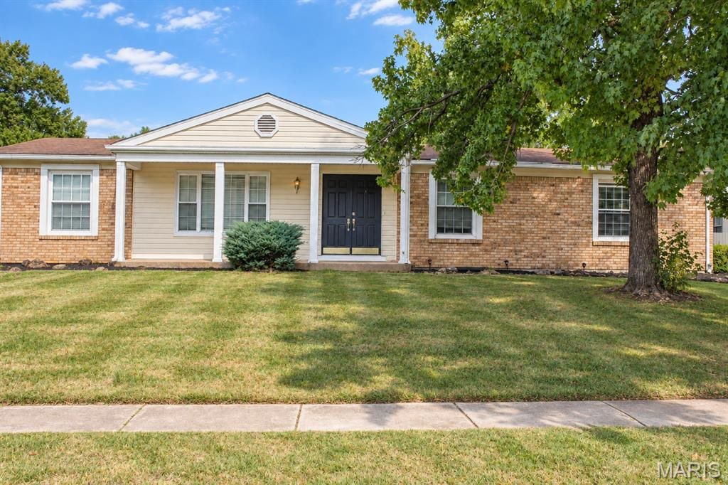 14331 Rainy Lake Drive, Chesterfield, MO 63017