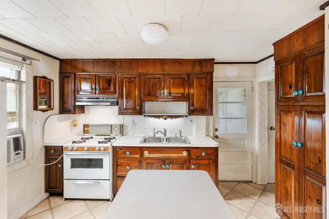 78 Lawrence Avenue, Highland Park, NJ 08904