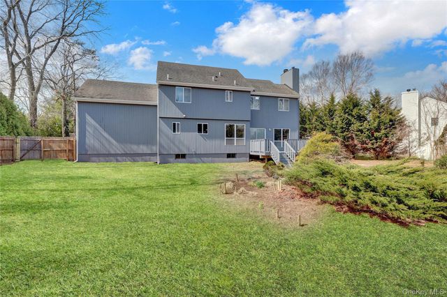 242 Trout Brook Lane, Aquebogue, NY 11901