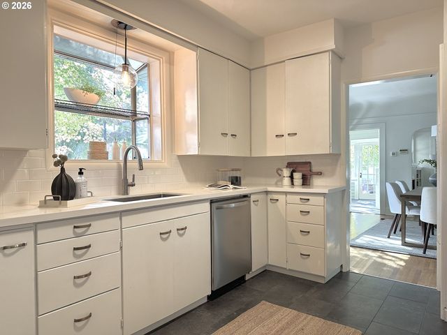 2326 Ne 48TH Ave, Portland, OR 97213