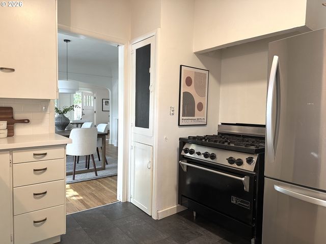 2326 Ne 48TH Ave, Portland, OR 97213