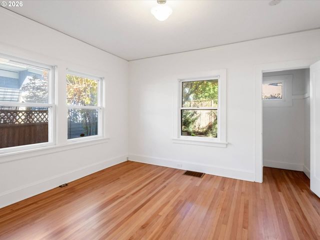 2326 Ne 48TH Ave, Portland, OR 97213