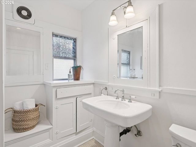 2326 Ne 48TH Ave, Portland, OR 97213