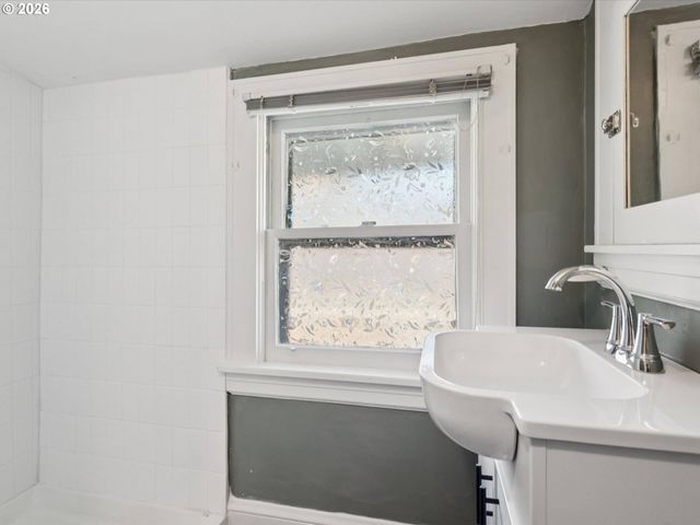 2326 Ne 48TH Ave, Portland, OR 97213