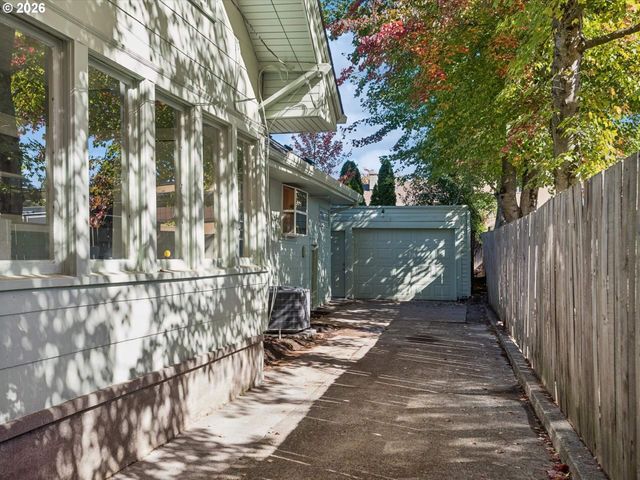 2326 Ne 48TH Ave, Portland, OR 97213