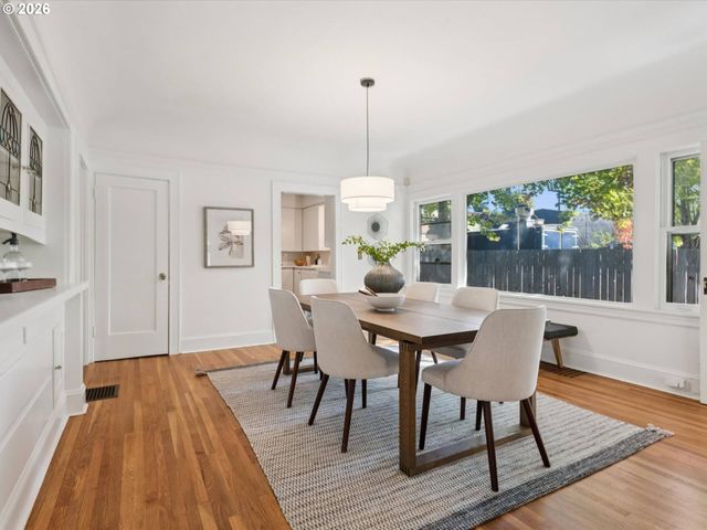 2326 Ne 48TH Ave, Portland, OR 97213