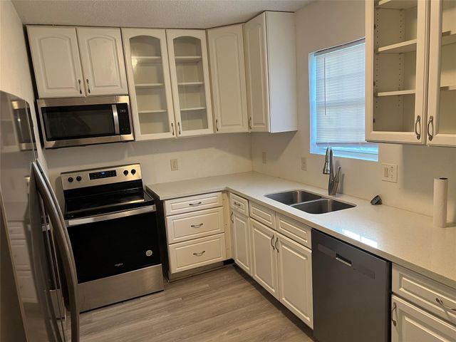 317-319 E B Street, La Porte, TX 77571