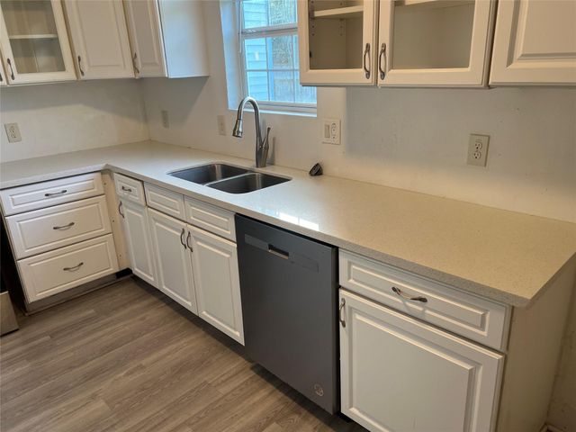 317-319 E B Street, La Porte, TX 77571