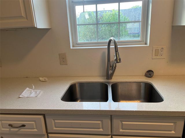 317-319 E B Street, La Porte, TX 77571