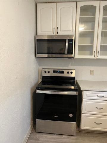 317-319 E B Street, La Porte, TX 77571