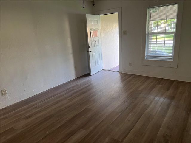 317-319 E B Street, La Porte, TX 77571