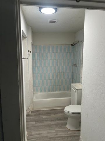 317-319 E B Street, La Porte, TX 77571