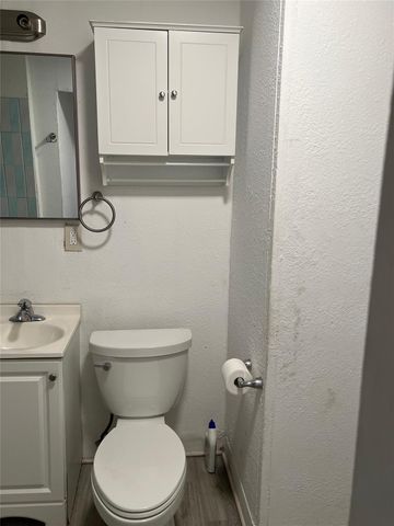 317-319 E B Street, La Porte, TX 77571