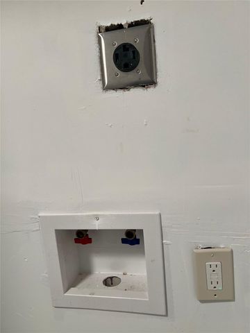 317-319 E B Street, La Porte, TX 77571