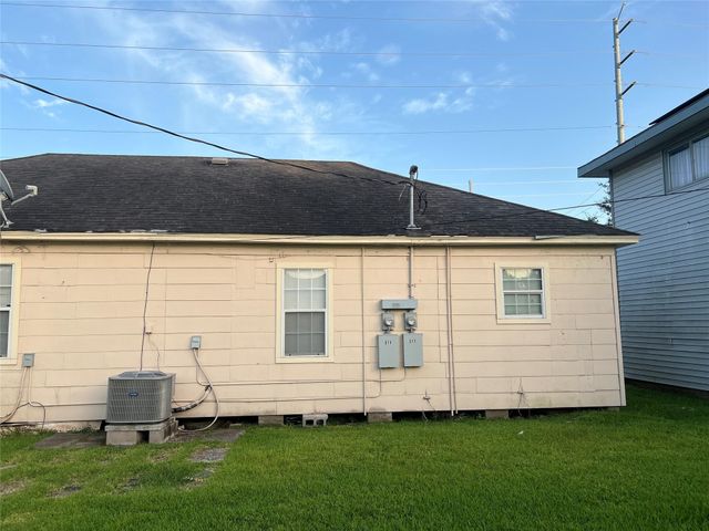 317-319 E B Street, La Porte, TX 77571
