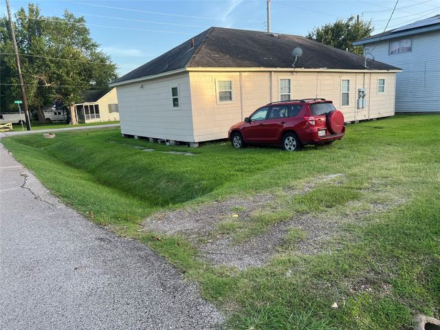 317-319 E B Street, La Porte, TX 77571