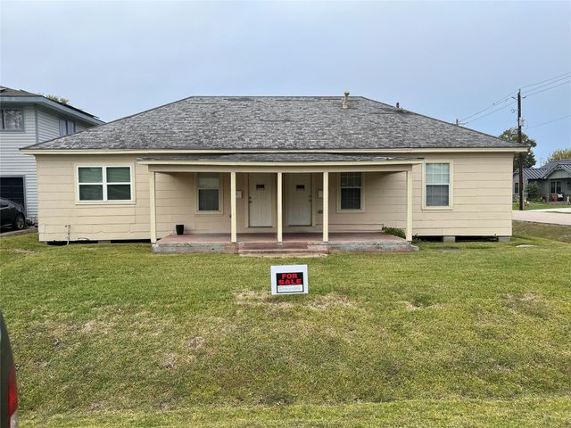 317-319 E B Street, La Porte, TX 77571