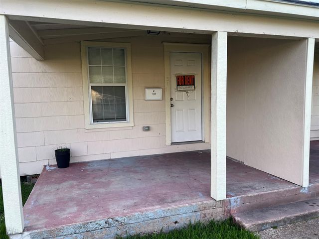 317-319 E B Street, La Porte, TX 77571