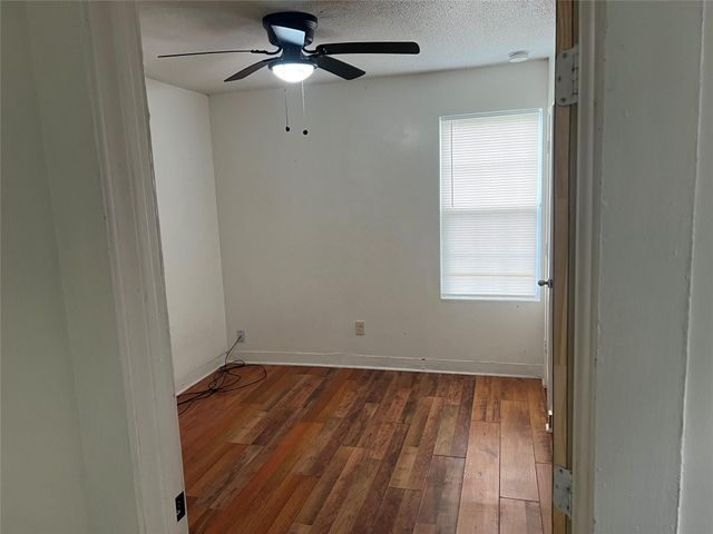 317-319 E B Street, La Porte, TX 77571