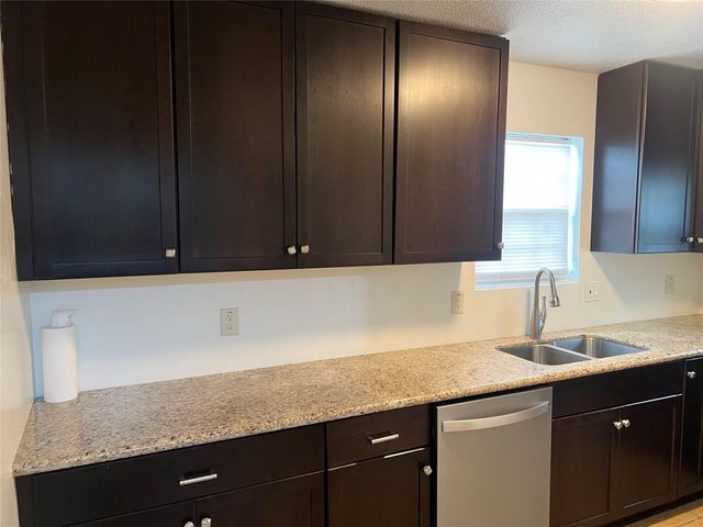 317-319 E B Street, La Porte, TX 77571