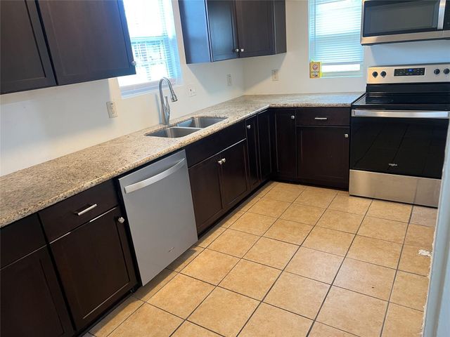 317-319 E B Street, La Porte, TX 77571